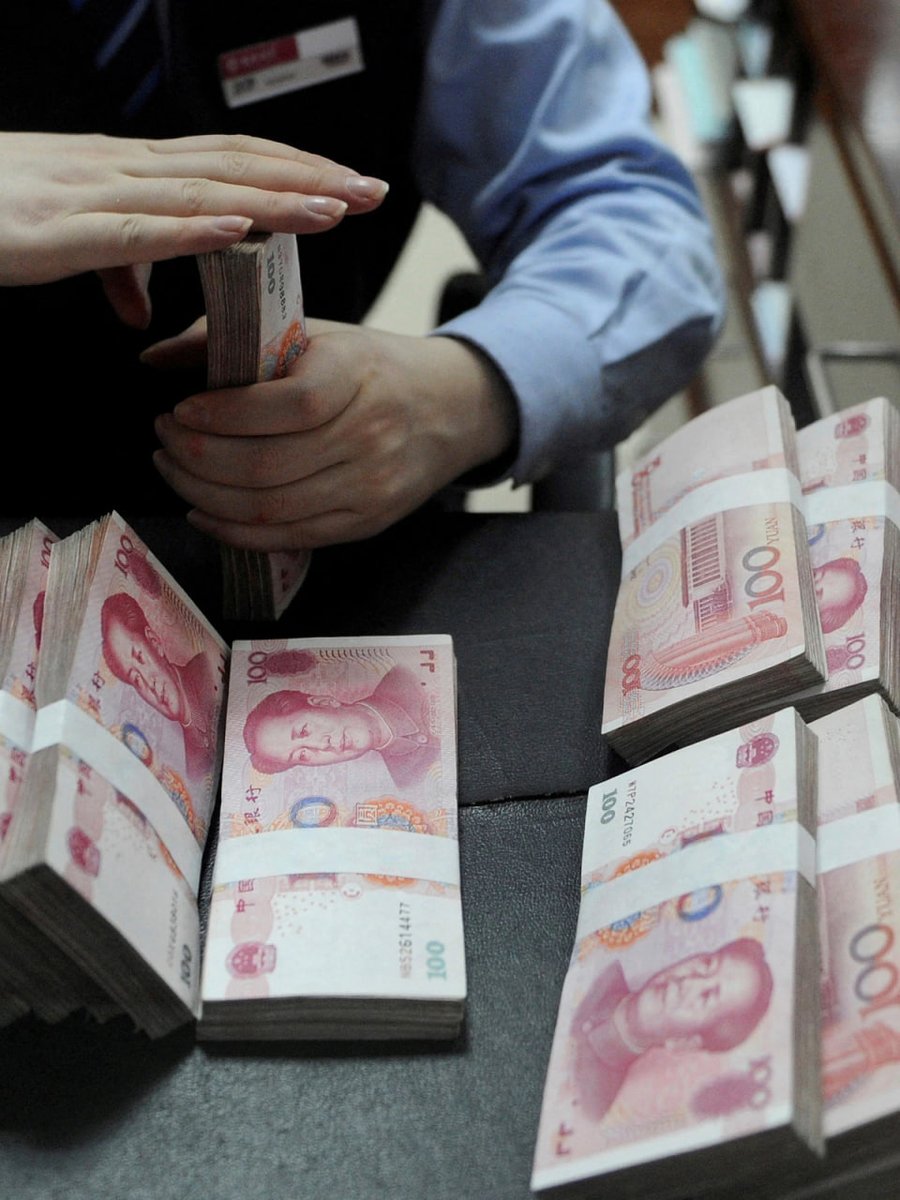 💴 India empieza a pagar el petróleo ruso en yuanes chinos

India ha iniciado los pagos por el petróleo ruso utilizando yuanes chinos, un movimiento que representa un avance hacia la desdolarización en el comercio energético global, según Reuters.

Fuentes indican que varios