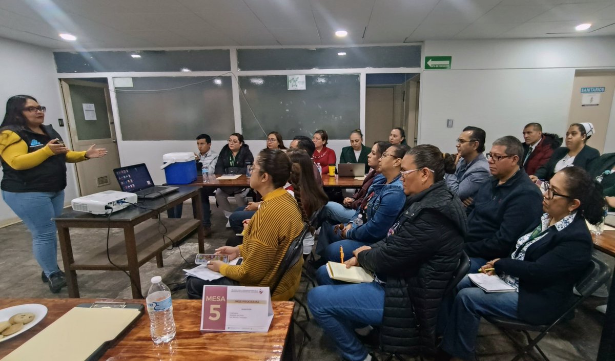 Salud_Hidalgo's tweet image. En Tulancingo, la Jurisdicción Sanitaria No. 2 coordinó estrategias con IMSS e ISSSTE para garantizar la vacunación oportuna contra el sarampión. 💉
#PrimeroTuSalud #PrimeroElPueblo
