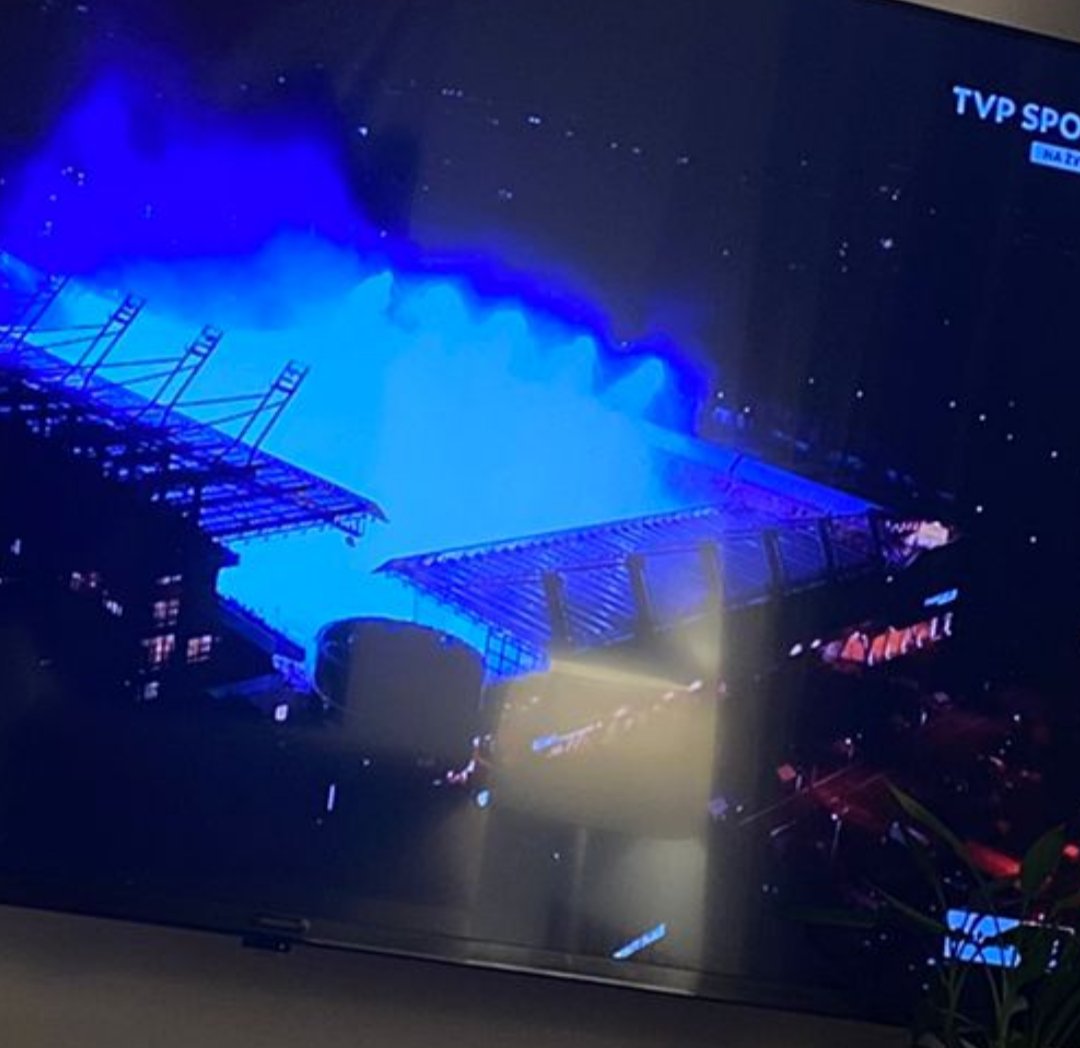 TimcolFCBE's tweet photo. Spadliśmy dzień 501 w minioną niedzielę zagraliśmy kolejny przegrany mecz przyjaźni z Wisłą Kraków, ogólnie od awansu do ekstraklasy nie wygraliśmy ani 1 meczu w którym widownia była powyżej 25k , coś siedzi w glowach zawodników. Tylko kibice ciągle Ekstraklasa 
#Ruchchorzow https://t.co/Wh2RJMpY62