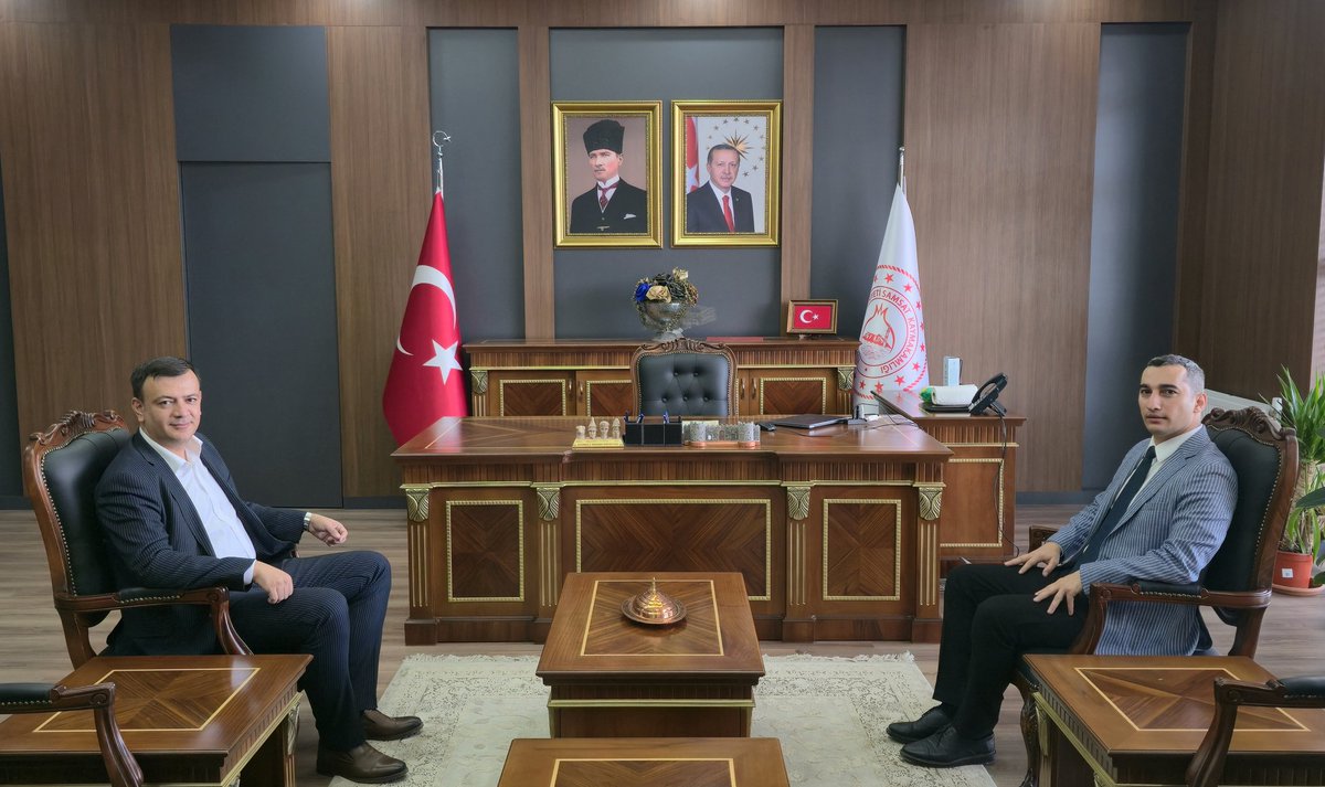 📍Kaymakamlık Makamı
Adıyaman Cumhuriyet Başsavcısı Sayın Gökhan ŞAHİN, Kaymakamımız Sayın Hasan İnanç GÖKÇAYIR’ı makamında ziyaret ederek hayırlı olsun dileklerinde bulundu.
Kaymakamımız Sayın GÖKÇAYIR, nazik ziyaretlerinden dolayı Sayın Başsavcımıza teşekkür etti.