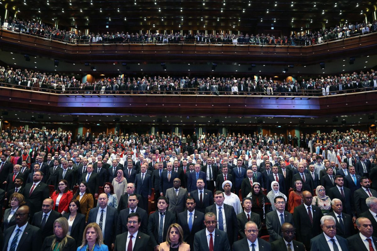 📍Cumhurbaşkanlığı Külliyesi 

Cumhurbaşkanımız Sayın <a href="/RTErdogan/">Recep Tayyip Erdoğan</a>’ın teşrifleriyle gerçekleştirilen 2025-2026 Akademik Yılı Açılış Töreni'ne iştirak ettik.

Parlak zihinlerin bir araya geldiği, yeni fikirlerin filizlendiği ve yarınlarımıza yön verecek evlatlarımızın ilimle