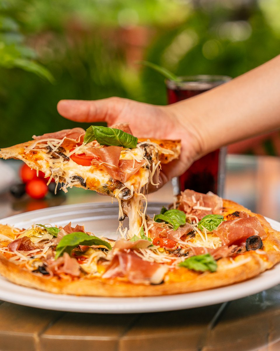 MarivalResorts's tweet image. Cheesy, crispy, and straight out of the oven. 🔥
Pizzas at Armony are crafted to satisfy your cravings in the most delicious way.

#MMoment #MGalleryHotels #RivieraNayarit #gastronomy #foodstagram #armonyexperience #puntademita