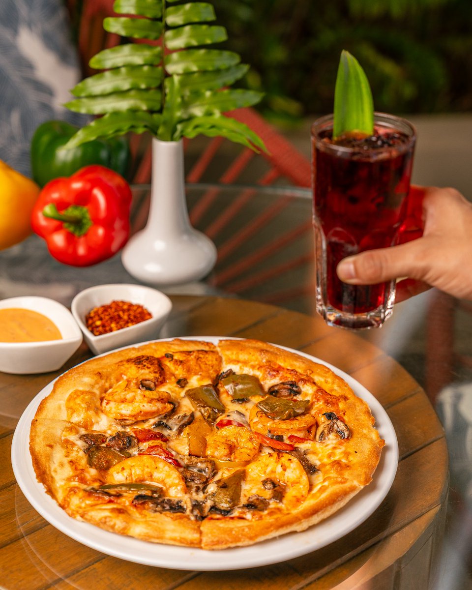 MarivalResorts's tweet image. Cheesy, crispy, and straight out of the oven. 🔥
Pizzas at Armony are crafted to satisfy your cravings in the most delicious way.

#MMoment #MGalleryHotels #RivieraNayarit #gastronomy #foodstagram #armonyexperience #puntademita