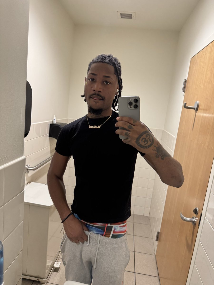 5IVESTARNIG's tweet photo. 😈 https://t.co/1BxlyIRTkq