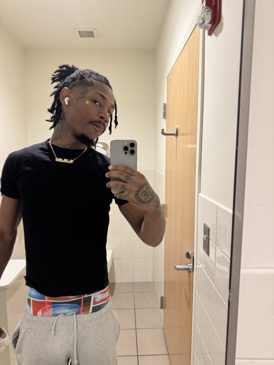 5IVESTARNIG's tweet photo. 😈 https://t.co/1BxlyIRTkq