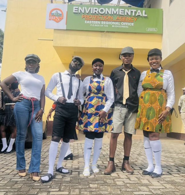 epa_koforidua's tweet image. EPA Eastern Regional Staff showing up in our fun and creative old-school outfits to mark Day 4 of the Client Service Week! 
A perfect blend of nostalgia, teamwork, and style! 💚
#EPAEasternRegion
#ClientServiceWeek
#OldSchoolVibes