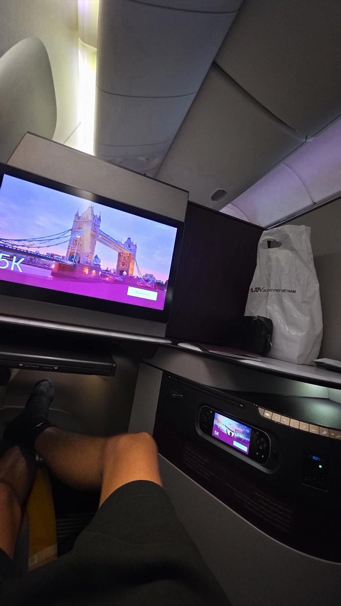 AlphaRS20's tweet photo. Stay and clean my house with your tongue as I’m dining in the sky with the gorgeous hostesses🥂

Step up tossers open them wallets🤣😈 https://t.co/5mN7zxjbuz