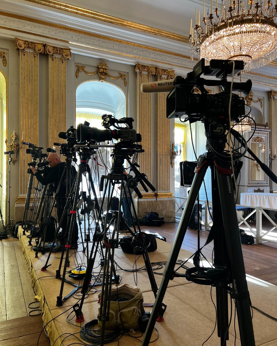 The Swedish Academy is getting ready to break the news. 

Stay with us for the announcement of the 2025 #NobelPrize in Literature.