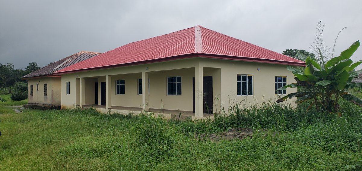 TrackaNG's tweet image. N60m was allocated to the Construction of ICT/CBT Centre at Excellence College Ikot Unya, Mpat Enin LGA, Akwa Ibom state in the 2024 FG Budget.
We tracked and report that the building has been constructed, painted and roofed, ready to be furnished.
We ask that the @aksgovt and…