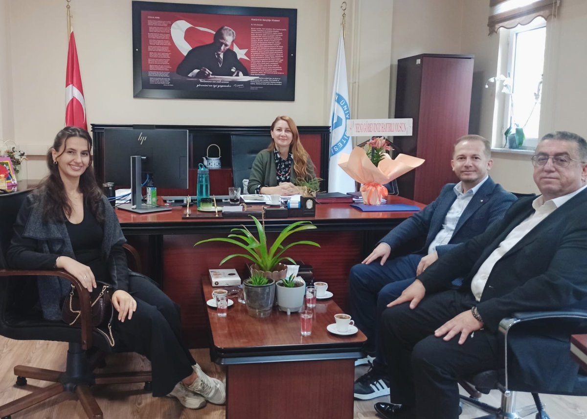 Şehit Ahmet Seçen Rehberlik ve Araştırma Merkezi Müdürü Gazi Kula ve Müdür Yardımcısı Uğur Güner Yüksekokulumuza hayırlı olsun ziyaretinde bulundu. Ziyarette, Rehberlik Araştırma Merkezi ve Yüksekokulumuz/Üniversitemiz ile işbirliği, üniversite tercihleri, istihdam ve