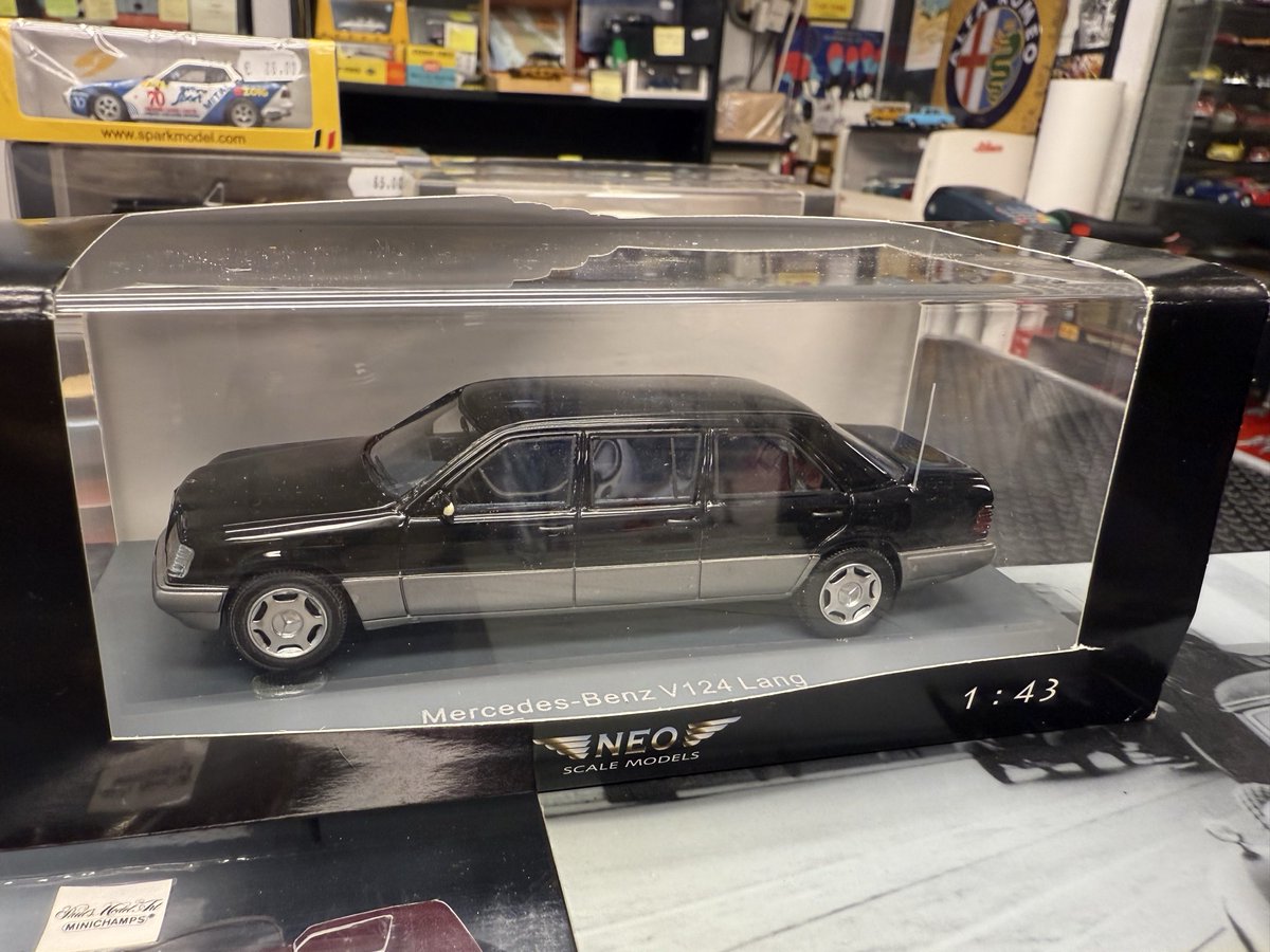 cars_tiny's tweet image. Cadillac90 V16 Vatican Pape Pius XII TSM Horch 853A Minichamps e Mercedes W124 Lang Neo Scala 1:43 Km Zero #tinycars #scala143 #diecast #model #limousine #papa #pope #minichamps #neo