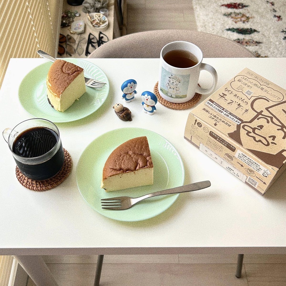 昨日の朝ごはん、りくろーおじさんのチーズケーキ 🧀