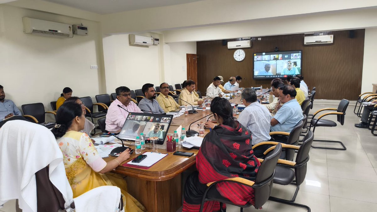 अपर मुख्य सचिव, चीनी उद्योग एवं गन्‍ना विकास विभाग  की अध्यक्षता में आज दिनांक 09-10-2025 को गन्ना किसान संस्थान, लखनऊ के सभाकक्ष में वर्चुअल विभागीय समीक्षा बैठक आयोजित की गई ।
<a href="/CMOfficeUP/">CM Office, GoUP</a> 
<a href="/UPGovt/">Government of UP</a> 
<a href="/InfoDeptUP/">Information and Public Relations Department, UP</a> 
<a href="/UPCane/">Cane Development UP</a>