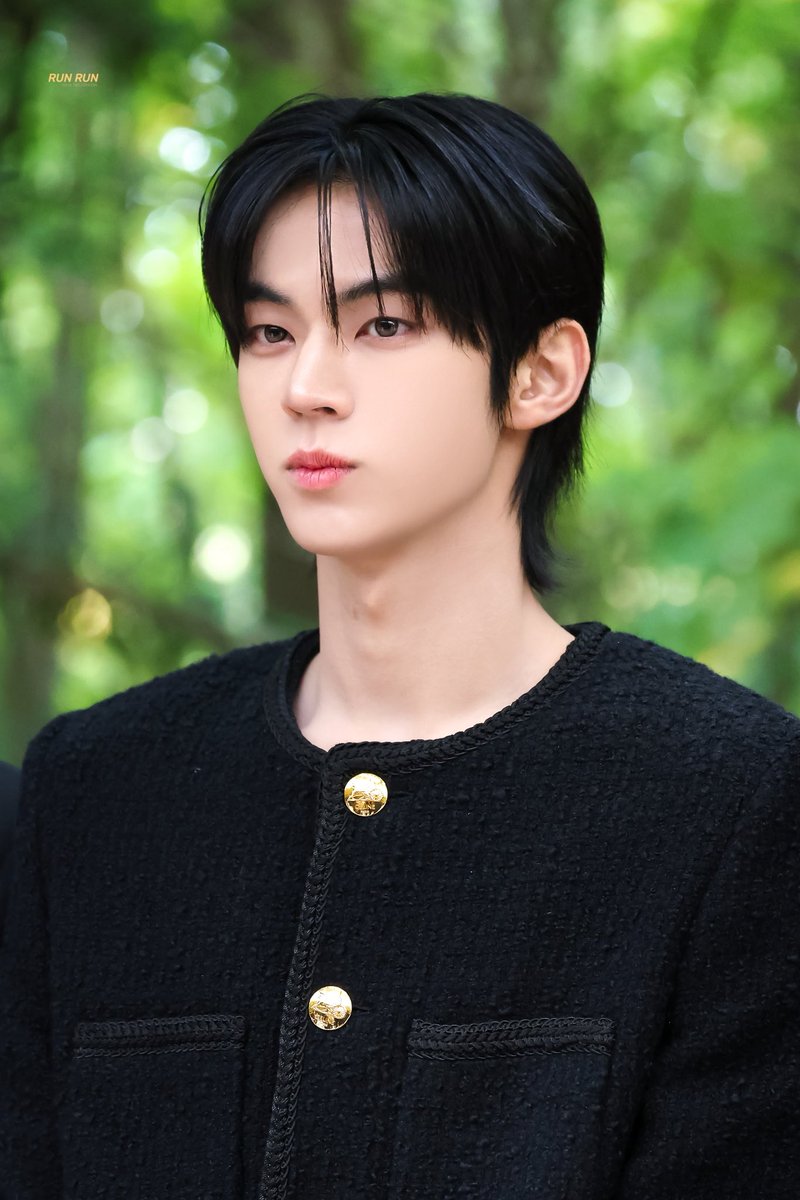 runtothend_dh's tweet photo. 251005 도셀린진짜왕자님

#도훈 #DOHOON #ドフン #TWS #투어스
#TWSXCELINE #CELINE #CELINESUMMER2026 https://t.co/4TbP2lrSB5