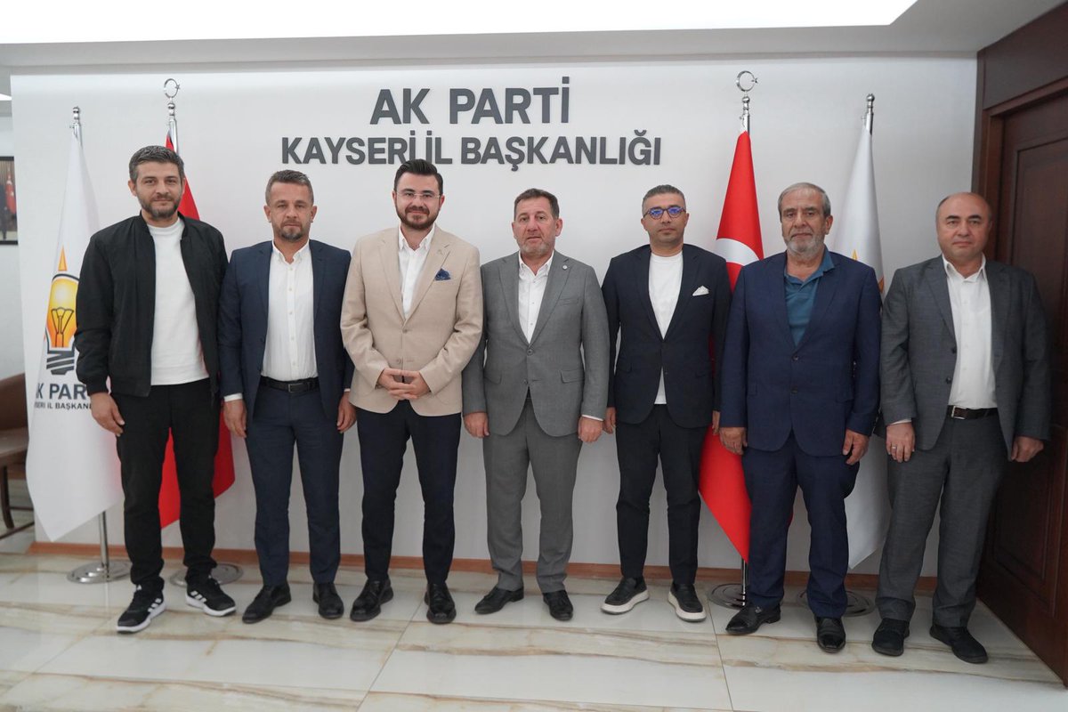 Yönetim Kurulu Üyemiz Mustafa Okutan ile 37. Sigorta Acenteleri ve Aracıları Meslek Komitesi Başkanımız Yasin İmir ve komite üyelerimiz, Sigortacılık Haftası dolayısıyla AK Parti Kayseri İl Başkanı Sn. Hüseyin Okandan’ı makamında ziyaret etti.

Nazik misafirperverlikleri için İl