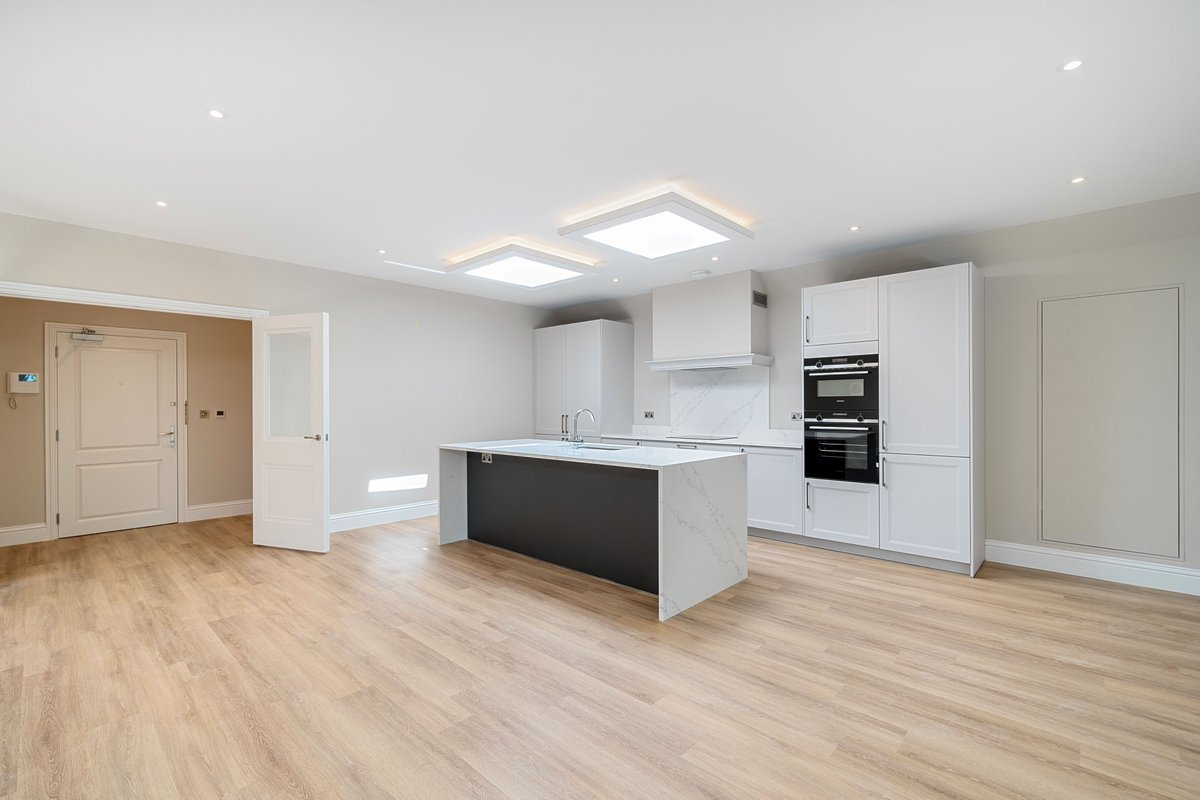 Gilbert_Homes's tweet image. Step inside Ashborne House ✨🏡
Every detail of these recently completed luxury apartments has been carefully designed in conjunction with our client.
Message us if you are looking to looking for an experienced developer to deliver your project.
#BespokeHomes #DesignAndBuild