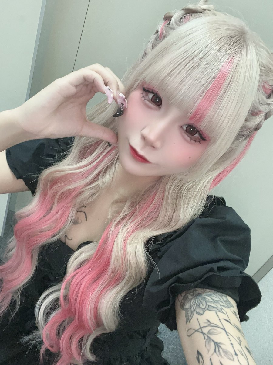 "アイタイムセン"ありがとうございます‼️

🎀ꫛꫀꪝ✧‧˚ℂ𝕆𝕃𝕆ℝ🎀
どうでしたか！
可愛い？？？

ライブで声いっぱい聞かせてくれてありがとうーっ‼️
次は11日 神戸フットサル場ﾀﾞﾖ~
14:30~

待ってるね‼️