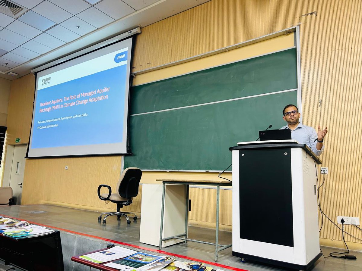 IWMI_'s tweet photo. 🌊 IWMI organized a side event at #IAHS2025, IIT Roorkee, on Hydrological Modelling for a Resilient Future — showcasing innovations in WEF nexus, MAR, flood & drought forecasting, salinity modelling & digital twins to strengthen water resilience. 💧
#WaterClimateNexus https://t.co/QZFCKdpCLf