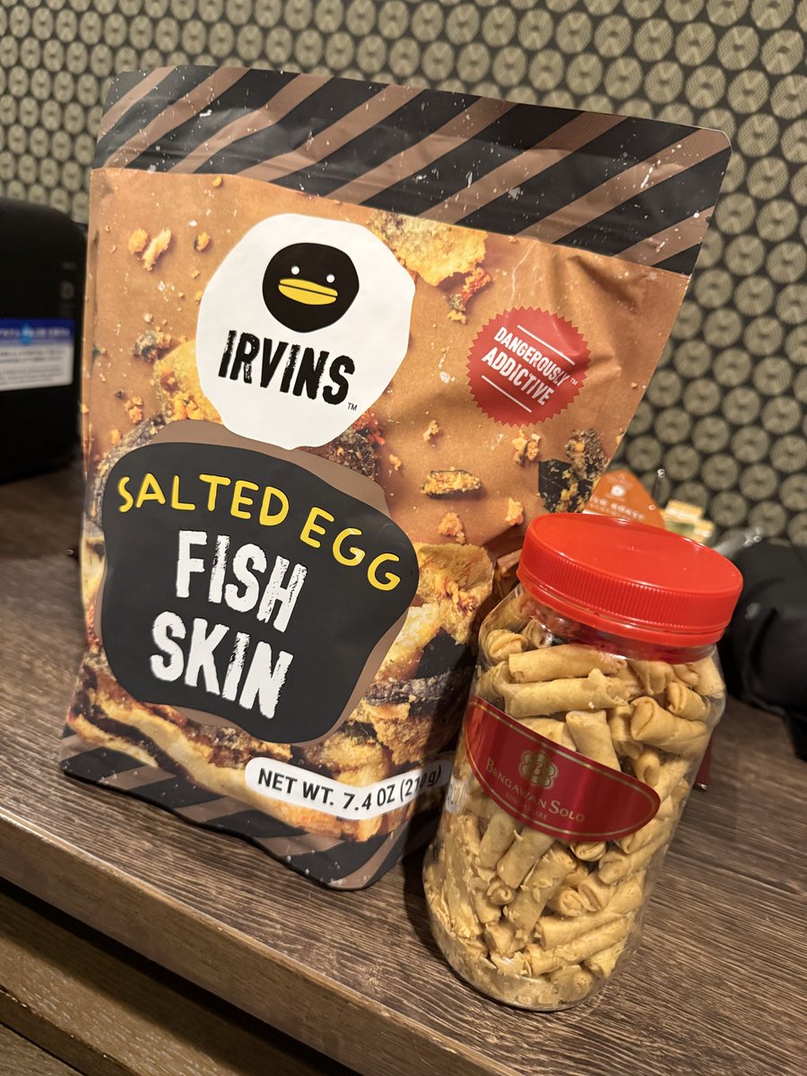 昨日はシンガポールからのお兄さんと再戦

ステイコースではるか嬢を堪能していただきました

前よりマッチョになっててびっくり！

捧げ物にもらったお菓子は

一度食べ始めるととまらなくなる危険物（笑）