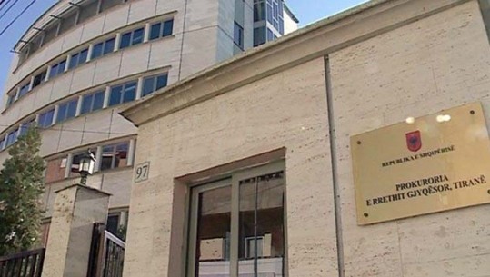 📢Vrasja e gjyqtarit A.K., dhe plagosja e dy shtetasve të tjerë, Prokuroria e Tiranës procedon penalisht 3 persona për ‘Vrasje funksionarëve publikë’, ‘Vrasje në rrethana të tjera cilësuese’, ‘Mbajtja pa leje e armëve’ e ‘Shpërdorim detyre’. Detajet👇
pp.gov.al/Media/Njoftime…