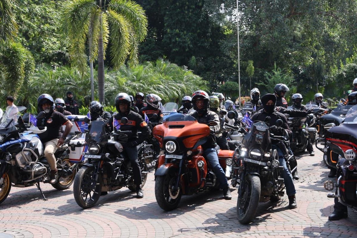 युवा पीढ़ी देश का भविष्य है। हम सबको मिलकर तंबाकू सेवन के ख़तरे से उन्हें सावधान करना है।आज का यह अभियान देश के कोने-कोने में तंबाकू एवं अन्य क़िस्म के नशे के दुष्प्रभाव के बारे में जागरूकता लाकर एक स्वस्थ एवं सशक्त युवा पीढ़ी के निर्माण में योगदान देगा।

आइए, हम मिलकर युवाओं को