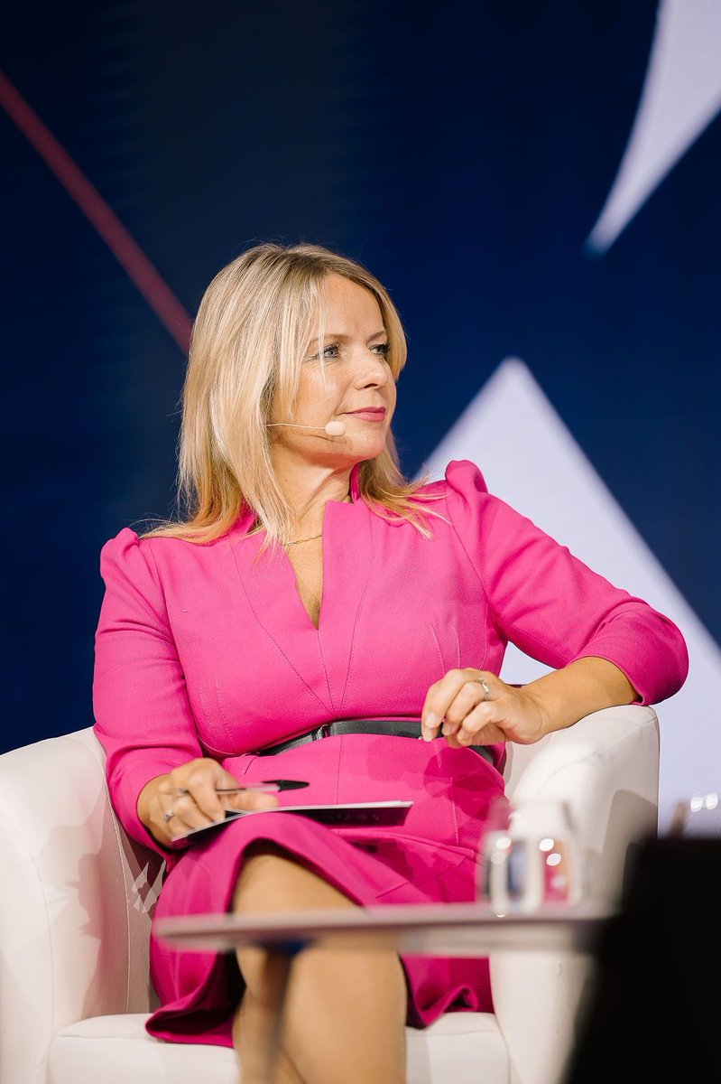 An amazing year so far for <a href="/StreeterNews/">Susannah Streeter</a> - hosting, moderating &amp; speaking at events worldwide.
A recent highlight: leading the asset allocation debate at the LP Investor Forum with <a href="/Tikehau_Capital/">Tikehau Capital</a> in Paris.
Book Susannah for your next financial event! rivamedia.co.uk/talent/susanna…