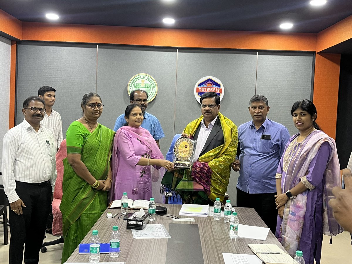 TGTWREI_Society's tweet photo. On the occasion of RTI Week, an inspiring session on “Empowering Youth on RTI Act 2005” was held, connecting TGTWRDCs across Telangana, presided by Smt. K. Seetha Lakshmi, IAS Secretary, TGTWREIS.
Honoured to have Prof. V. Balakista Reddy, Chairman #TGCHE as Chief Guest, guiding youth on transparency & empowerment.
#RTIWeek #YouthEmpowerment #TribalWelfare #GoodGovernance #Transparency #Telangana
