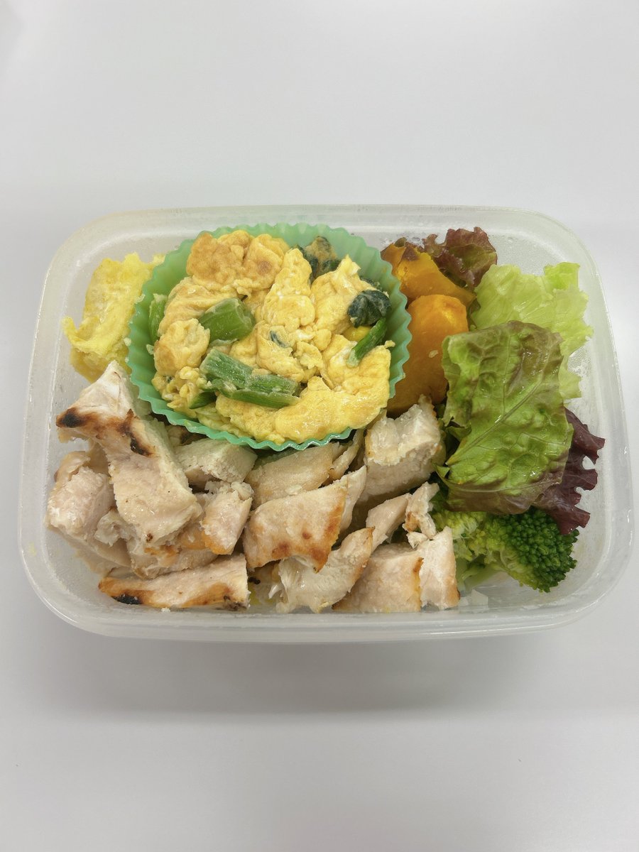 emma0e7's tweet photo. 夜ご飯にヨーグルトもご飯も食べてる🍚
写真に入りきれない https://t.co/tgHIziWrCT