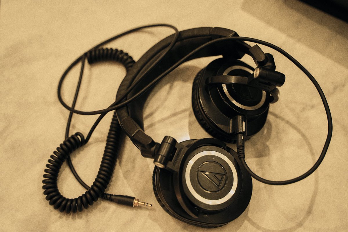 naijprodiary's tweet image. Sarz kept it simple and the internet went wild 🔥🔥🔥

Drop your setup must-haves 👇🏾 What are you adding next? 

📸 @only1sarz

#ProducerLife #MinimalSetup #StudioVibes #MusicProduction #Sarz