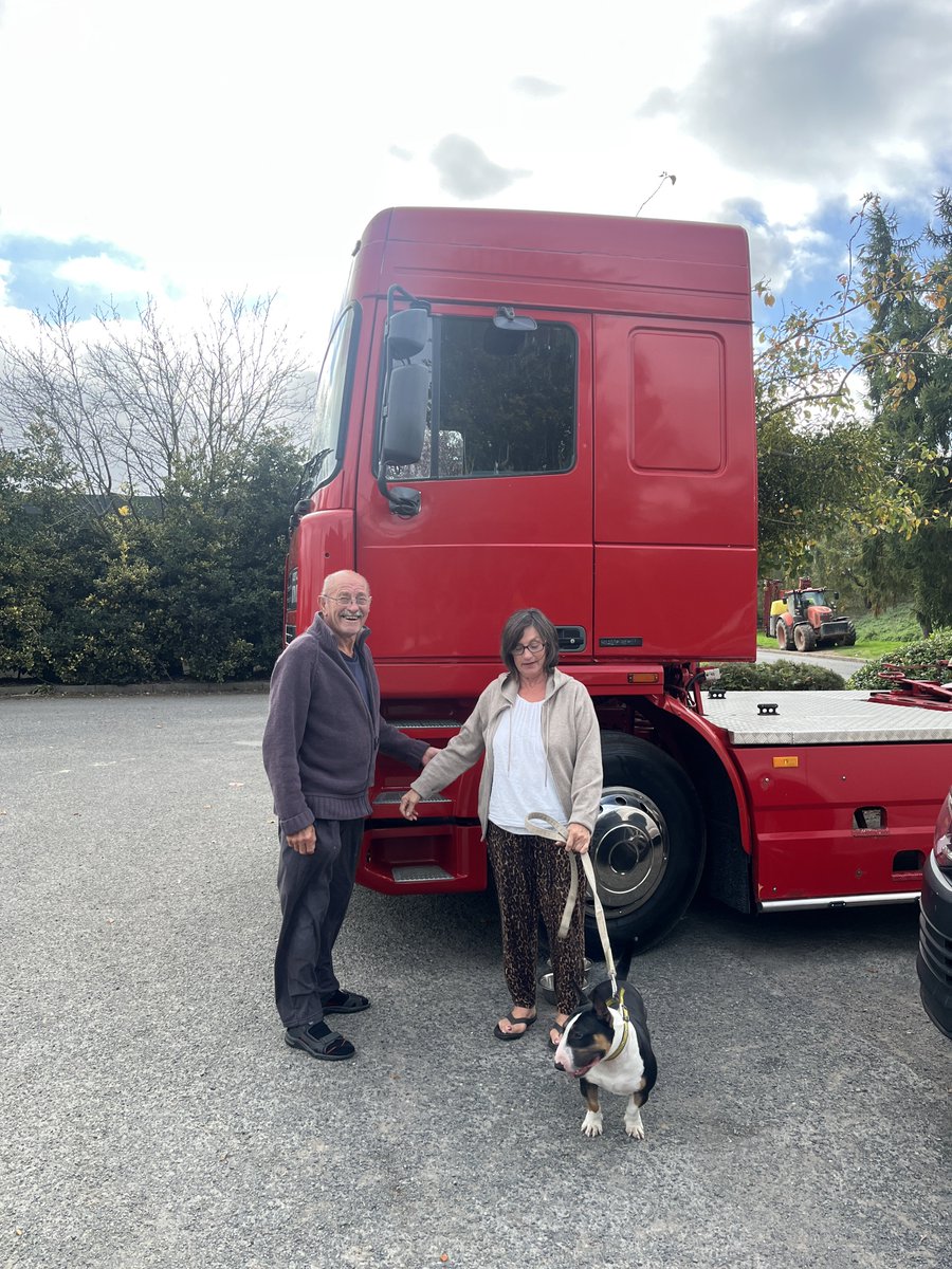 A lorry and a Barry the dog post all in one go. Day off work today so made the effort to go and see my folks. They are on route to Wales for a few days in the camper so a trundle out in the wagon. Couldn’t not grab a photo of Bazza in front of the village sign #Woofferton
