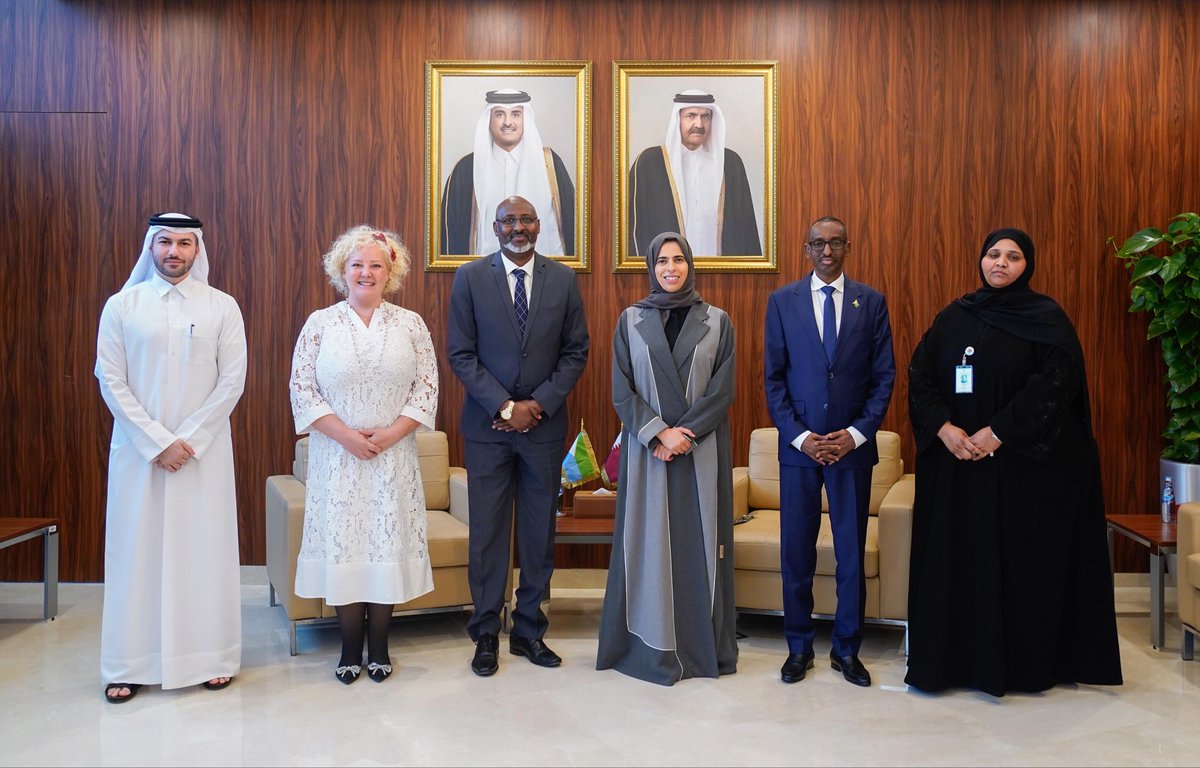 🔶التقت سعادة السيدة لولوة بنت راشد الخاطر، وزيرة التربية والتعليم والتعليم العالي، معالي السيد مصطفى محمد محمود، وزير التربية الوطنية والتكوين المهني بجمهورية جيبوتي.

 🔶واستعرض الاجتماع أوجه التعاون المشترك ما بين الدولتين، وسُبل تطويرها، لا سيما في مجالات دعم التحوّل الرقمي