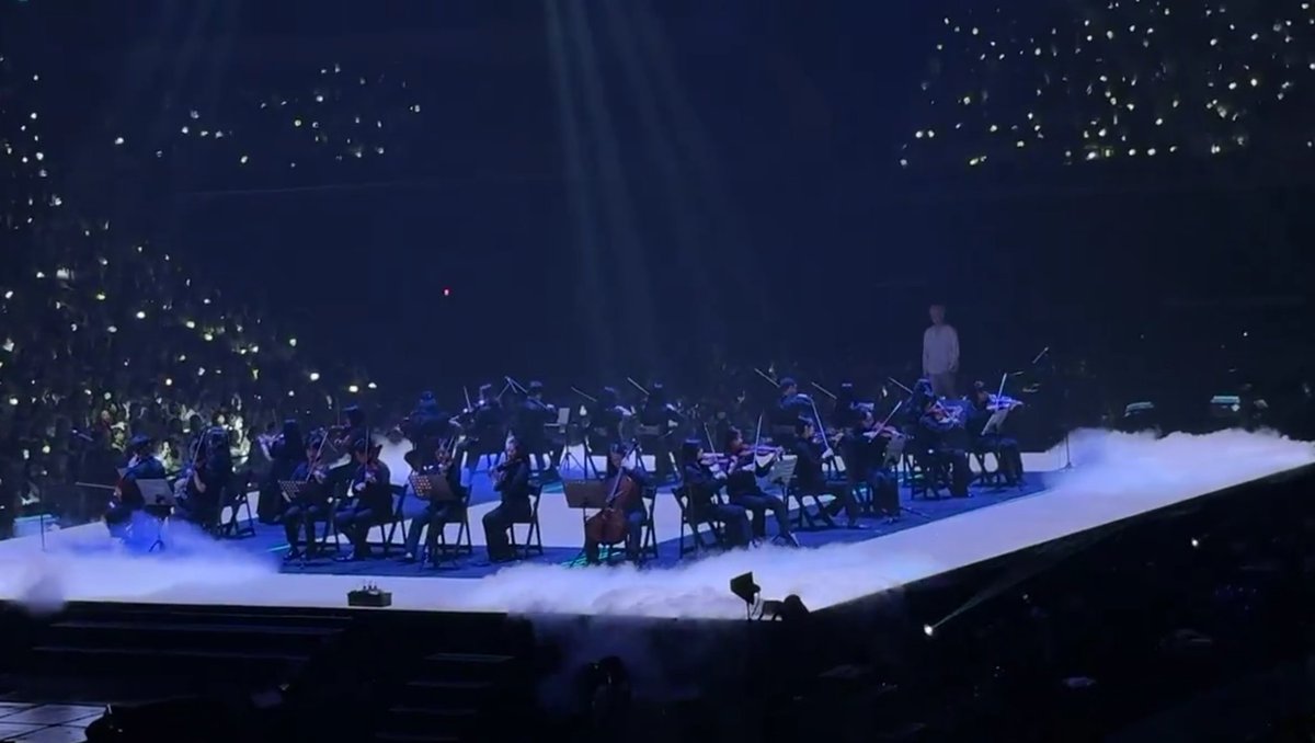 the orchestra for doyoung’s luminous performance today 🖤