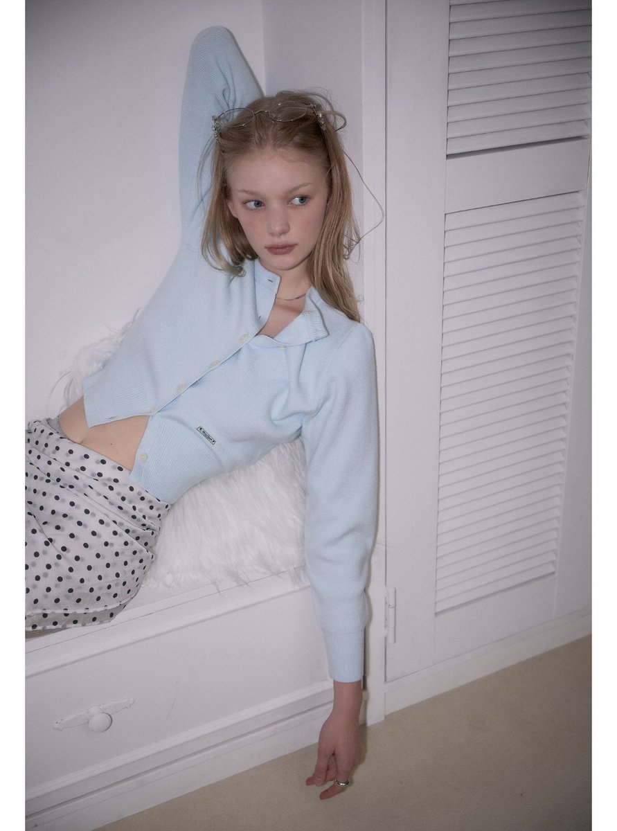 暗い色のお洋服が増えてくる秋冬に欲しいパウダーブルーなカーディガンかわいい、、、🩵求めてた色みすぎるよ🦢