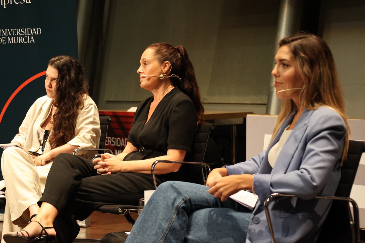 EconomicasUMU's tweet image. Comenzamos la mesa Redonda: Claves sobre sostenibilidad en el sector agroalimentario de Murcia.  J
Ponentes:
* Fuensanta Velasco. El Ciruelo
* Cristina Inclán (excusa Beatriz Gómez). @eldulze  
* Virginia Nicolás. HTBA
Modera: @longinosmarin. @Catedra_RSC.

Actividad PAO 2025/26