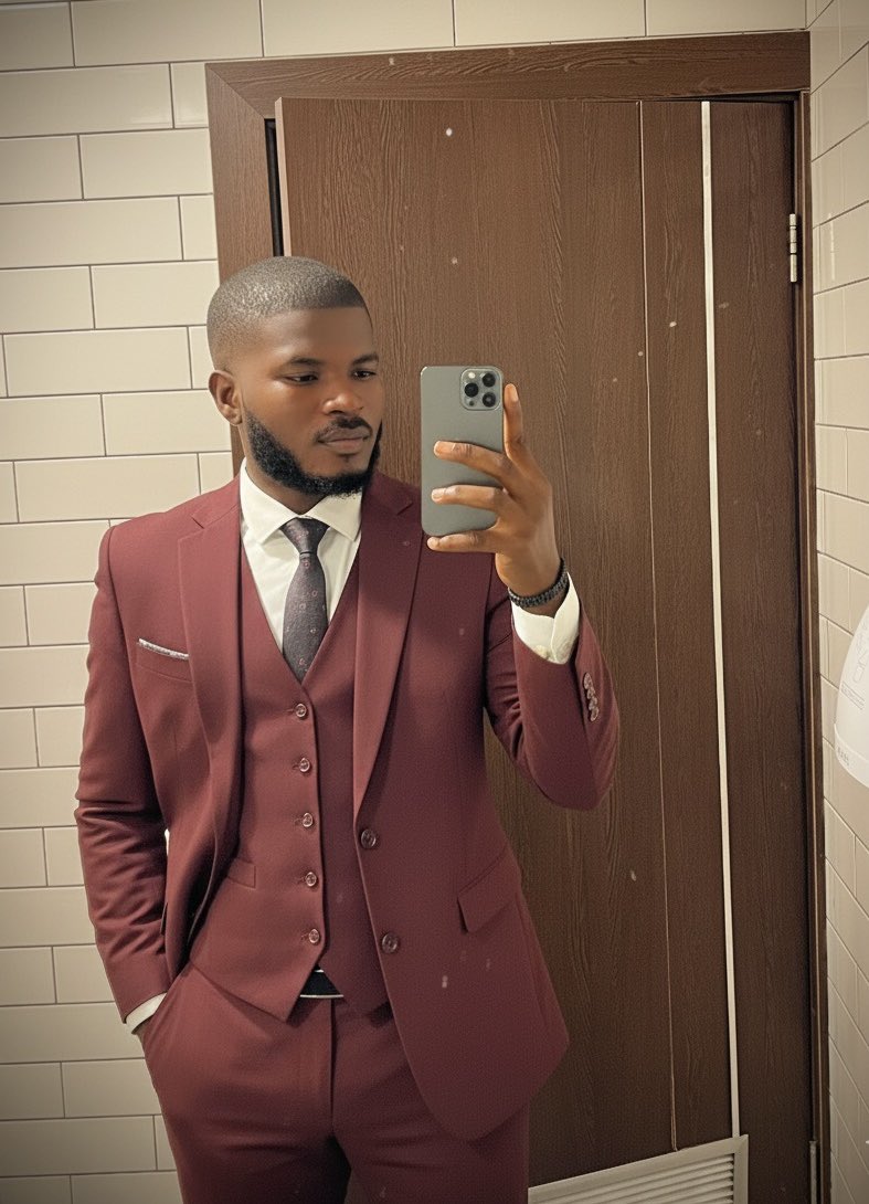 king_uthy's tweet photo. Happy customer service week fam❤️🚀 https://t.co/T1W7G30TI1