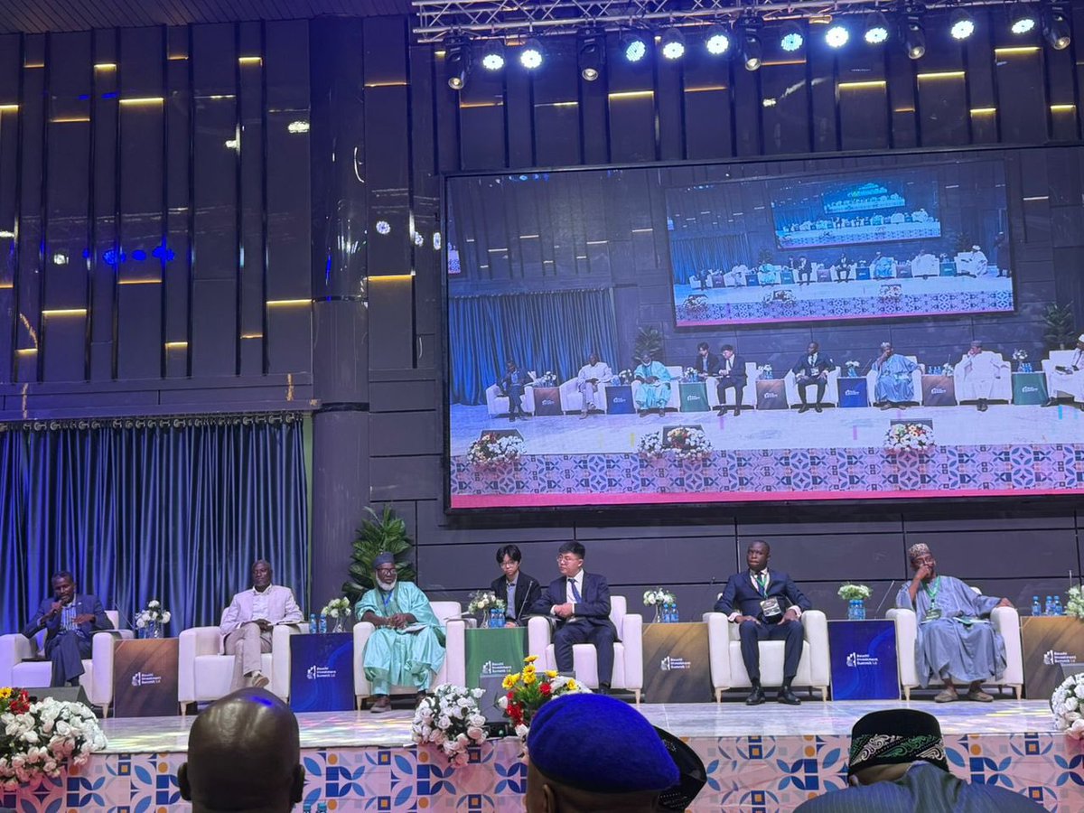 #BauchiInvestmentSummit

Panel Discussion:

Extractive Industry Investments: Potentials and Constraints

Moderator: Architect Audu Sule Katagum, former Deputy Governor, Bauchi State.