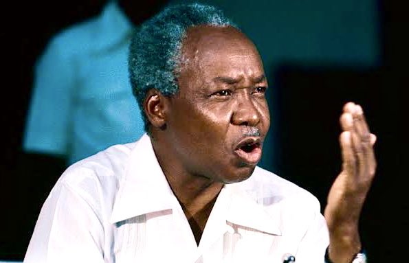 ayubu_madenge's tweet photo. “Watu wanao ogopa Change ni Wanyonyaji ni watu walioshiba lakini Mnyonge lazima atake Change”. Mambo mabaya halafu yaende hivi hivi tu? Mnyonge hawezi kuwa Conservative, majitu yanayokuwa Conservative ni yale yanayoshiba” Mwalimu JK Nyerere. https://t.co/BBqQ8EoDE0