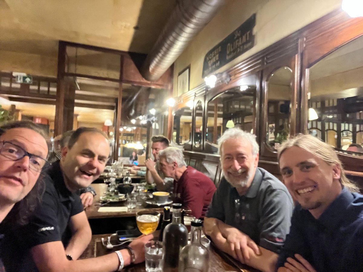 oracleace's tweet image. Did anyone say &quot;ACE dinner&quot;? Yes, please! 🤩 

Last night in Antwerp, a few of our amazing Oracle ACEs—currently presenting at Devoxx Belgium —came together for a cozy dinner full of tech talk, laughter, and great company. Swipe to see our awesome quartet in action! 💡🍽️…