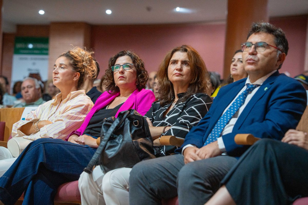 El Centro Cultural Alcazaba ha acogido hoy jueves, 9 de octubre, el acto con motivo del XXVII Día Mundial de la Salud Mental, organizado por <a href="/feafextremadura/">feafesExtremadura SM</a>, al que ha asistido la delegada de Accesibilidad Universal e Inclusión <a href="/SusanaFajardoB/">Susana Fajardo Bautista</a>