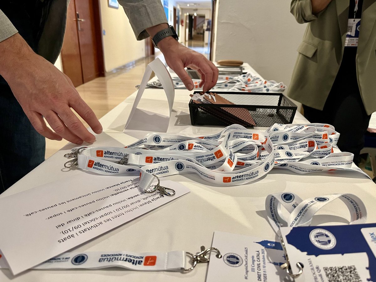 ⚖️ Som a Sitges al III Congrés de Dret Civil Català

🔵 L’Advocacia Catalana defensa el paper central del dret civil propi
 
✅ Prop de 300 professionals hi participen fins demà

💻 Info a cicac.cat/2025/10/ladvoc…