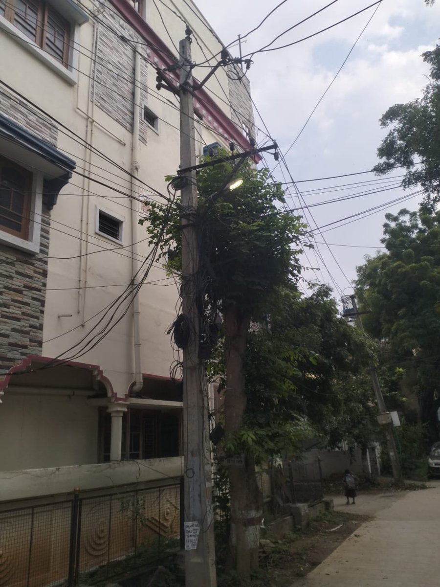 TRPrasad12's tweet photo. @syamprasad1961 @GHMCOnline @CommissionrGHMC @ZC_LBNagar @D_SudheerReddy @gadwalvijayainc @DC_LBNagar Sir,New light fixed and problem solved. https://t.co/MADbpdvvdA