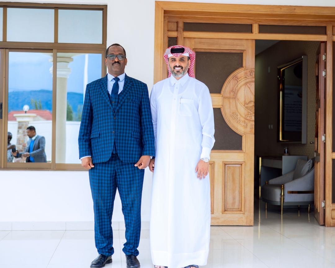 استقبل السيد علي حمد العيدة - القائم بالأعمال بالإنابة في سفارة دولة قطر لدى جمهورية رواندا، سعادة العميد محمد مرغني – الملحق العسكري لجمهورية السودان لدى جمهورية رواندا.
وقد تناول اللقاء عدّة مواضيع ذات الاهتمام المشترك.