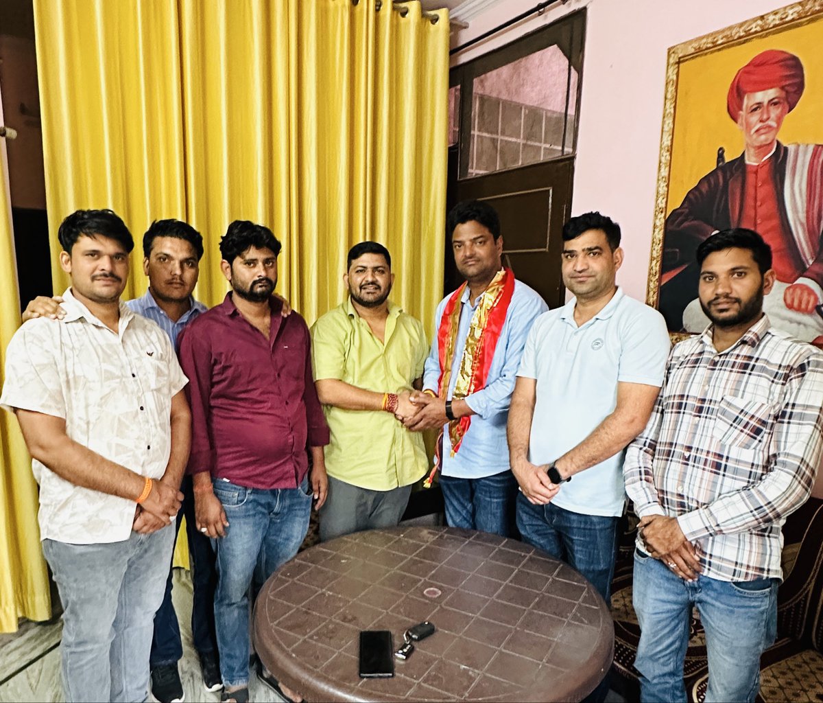 खंडेला विधानसभा सीकर से पधारे क्रांतिकारी युवाओं से मुलाक़ात की तथा 25 फ़रवरी विधानसभा घेराव के आन्दोलन की खंडेला विधानसभा संयोजक की ज़िम्मेदारी भाई रोहिताश जी सैनी की दी गई !!
#chandraprakashsaini 
#cpsaini