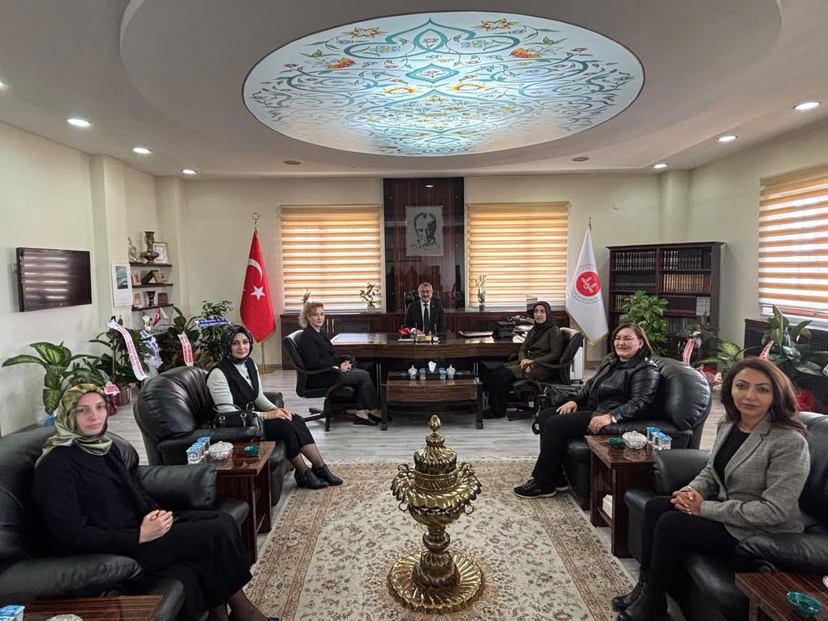 MemursenK's tweet photo. Memur-sen Erzurum İl Kadın Komisyonu olarak Erzurum İl Müftülüğü görevine atanan Sayın Yaşar ÇAPÇI'yı ziyaret ettik  İl Müftümüzün ve diyanet çalışanlarının din görevlileri haftası kutlu olsun
@_aliyalcin_ 
@sdkaaydin_ 
@KaratasM_25
@zehrayildiz_25 
@MemurSenKadin 
@MemurSenKonf https://t.co/tvGBithFwq