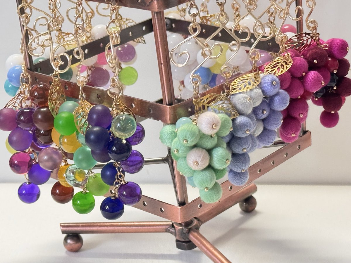 どんなにいいもの作っても、売れないと意味がない…🥺

SNSをいつも通り使っても、もう気軽に多くの人に見てもらえない。

とある写真家さんの刺激を受けて、私は今必死にSNS運用を調べて調べて、試して試して…足掻いてる。

今作家として続けられてるのは常連さんたちのおかげ…