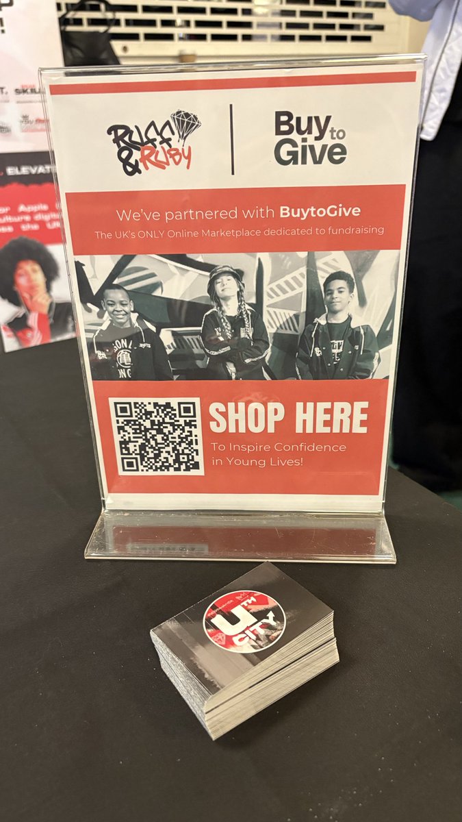 ruffandruby's tweet image. A wonderful day at the @StaffsChambers let’s do business day 🔥👊🔥@utoxeter race course - we are very honoured today to be reppin & be part of the @BuytoGive_ family ! Inspirational chat from Mo Chaudry & @NathanHeaney about #NOSTRUGGLENOSTORY ! THEY GOT PUNCH 🤛! …
