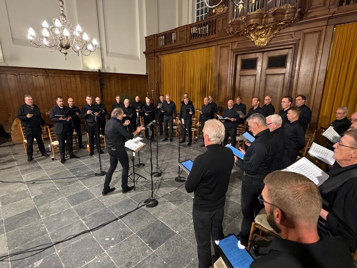 UrkerZanger's tweet photo. Opnames gemaakt met Men of Hope o.l.v. @martinmansnl in de Lutherse Kerk Den Haag! Met Hugo van der Meij op het prachtige Bätz-orgel.
📅 YouTube-premières: 1, 15 & 29 nov 2025 – 21.00u op het kanaal van Martin Mans.
#MenOfHope #MartinMans #Koormuziek https://t.co/5Tif8NgTcm