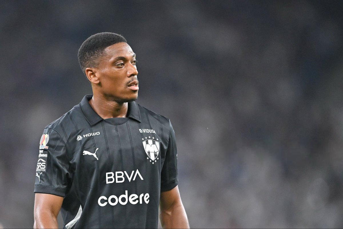 🚨 𝗣𝗘𝗡𝗗𝗔𝗡𝗧 𝗖𝗘 𝗧𝗘𝗠𝗣𝗦, 𝗔𝗡𝗧𝗛𝗢𝗡𝗬 𝗠𝗔𝗥𝗧𝗜𝗔𝗟 🇫🇷 𝗦𝗘 𝗙𝗔𝗜𝗧 𝗗𝗘́𝗝𝗔̀ 𝗗𝗘́𝗧𝗥𝗨𝗜𝗥𝗘 𝗔𝗨 𝗠𝗘𝗫𝗜𝗤𝗨𝗘 🇲🇽 ! 🥶

Arrivé cet été, le Français n’a toujours pas marqué avec Monterry et se fait critiquer par la presse mexicaine :

🗞️ « 𝗔𝗡𝗧𝗛𝗢𝗡𝗬