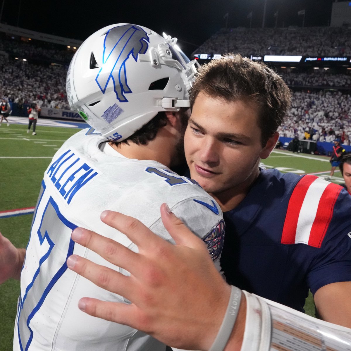 PatriotsGlobal2's tweet image. I keep hearing #Bills fans blame their loss to the #Patriots on the refs…

“Maye didn’t get called for intentional grounding”

“Gonzo didn’t get called for holding”

Okay, but what about Coleman not being called for hitting Gonzo? What about Coleman not being called for pushing…