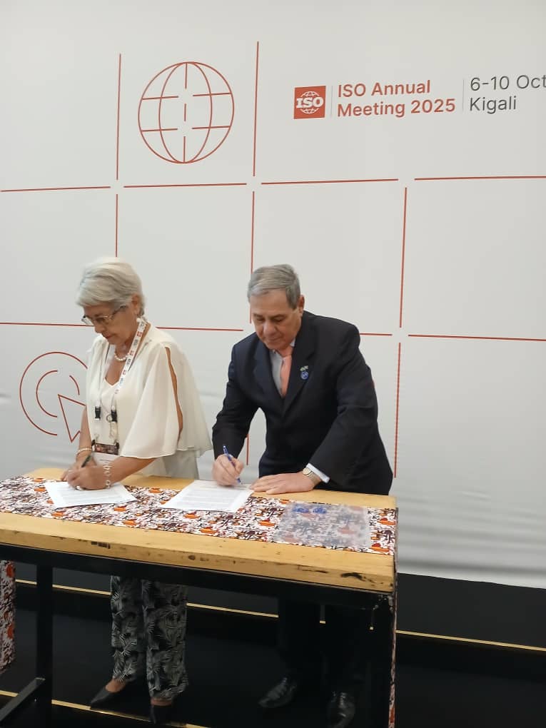Continúan los trabajos de Asamblea General de ISO, sesión sobre modelos y transformaciones en armonía con cambios globales, nueva plataforma de transformación digital, biodiversidad, cambio climático. Brasil y Cuba intencionan cooperación.
<a href="/ArmandoRguezB/">Armando</a>  <a href="/citmacuba/">Ministerio de Ciencia, Tecnología y Medio Ambiente</a> <a href="/CubaOnn/">Oficina Nacional de Normalizacion</a>.